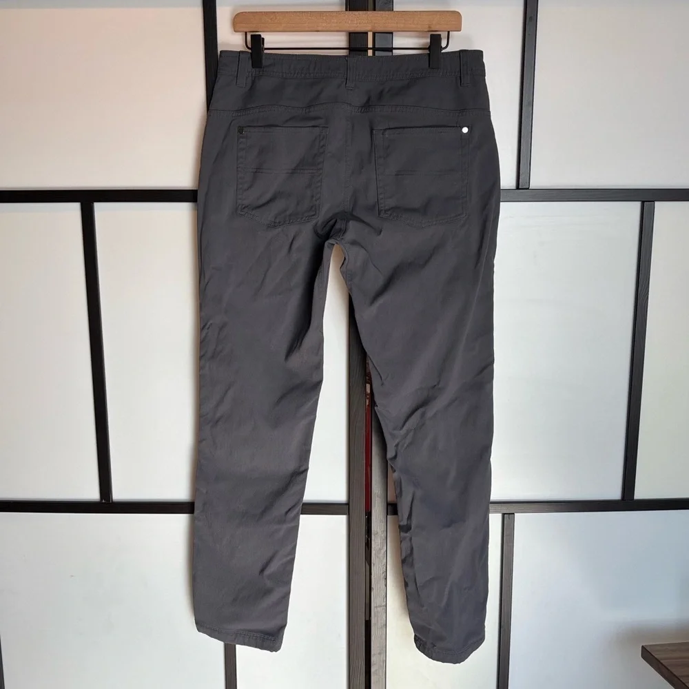 Western Rise men’s gray‎ pants. Size 33